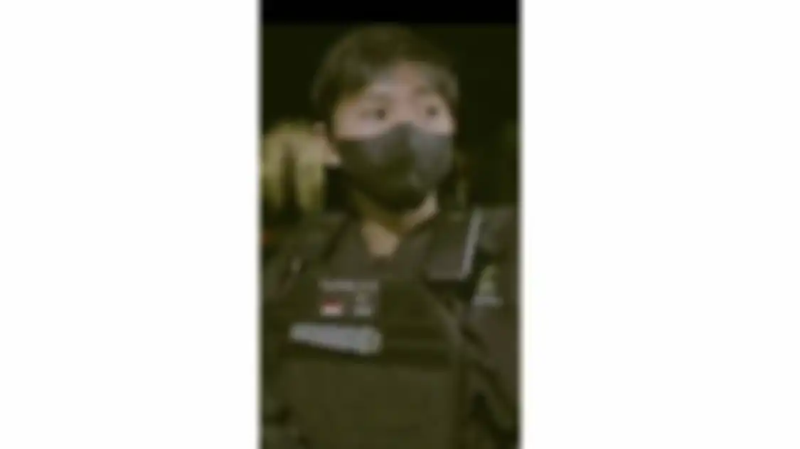 Polwan Bripda Tazkia Nabila Supriadi mendapatkan pukulan dari anggota TNI. Polwan ini dapat pukulan di kepala bagian belakang.