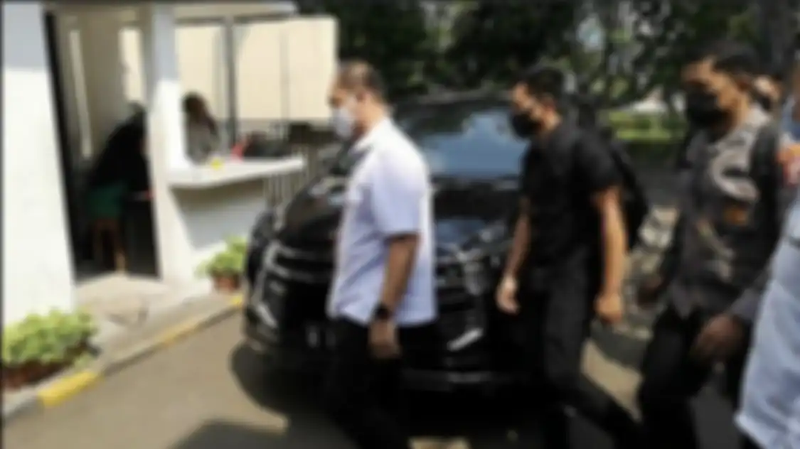 Penasihat Kapolri Hermawan Sulistyo menyentil oknum yang sengaja bohong soal baku tembak brigadir J. Foto terkini Bharada E disorot.