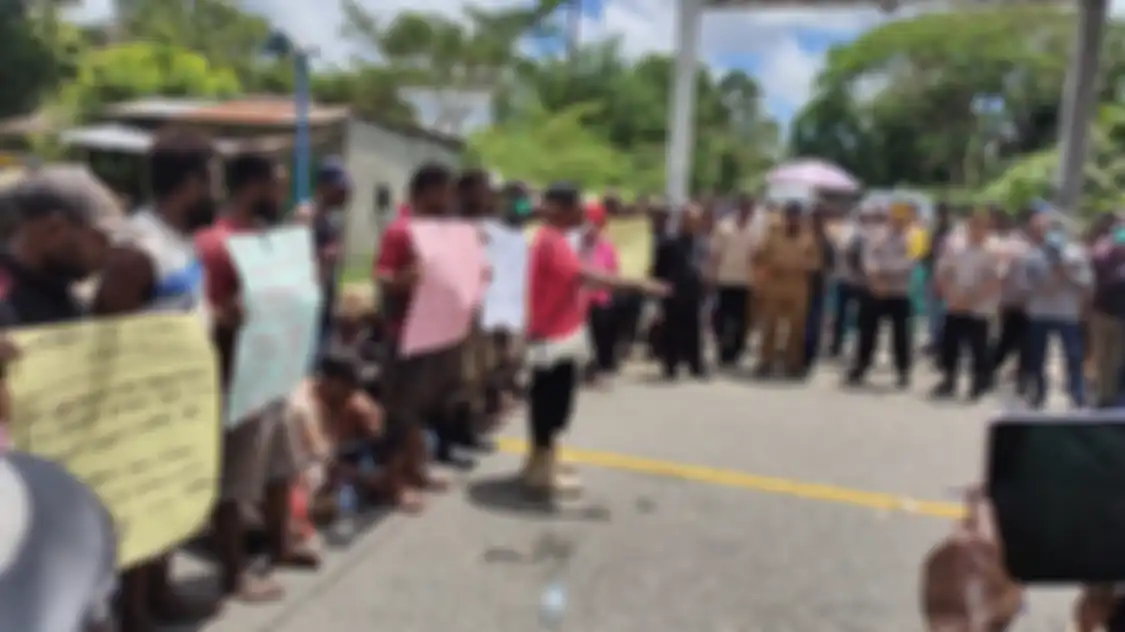 Perwira TNI AD terseret kasus mutilasi simpatisan KKB Papua gegara nikmati uang rampasan korban. Foto pelaku sempat disebarkan.