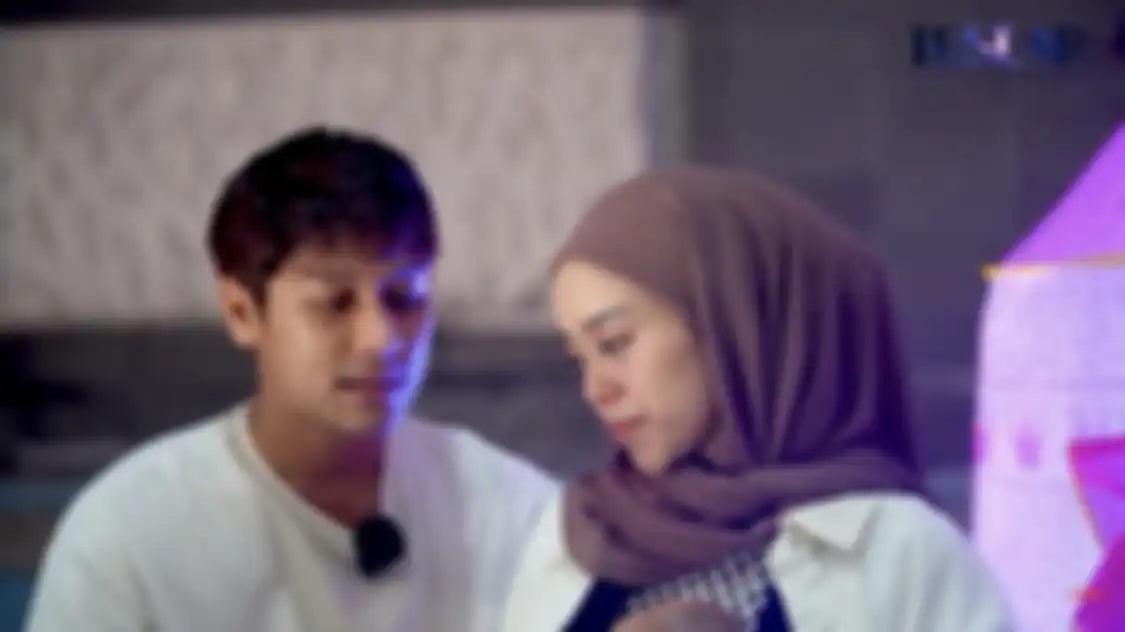 Lesti Kejora sempat mengeluh perubahan yang terjadi dalam diri Rizky Billar. Kakak nggak ngurus Baby L. Foto kejanggalannya dikulik.