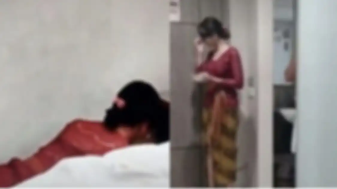 Wanita kebaya merah yang ditangkap polisi cuma ngekos di Surabaya. Dia berasal dari kota ini. Foto wajahnya siap dirilis.