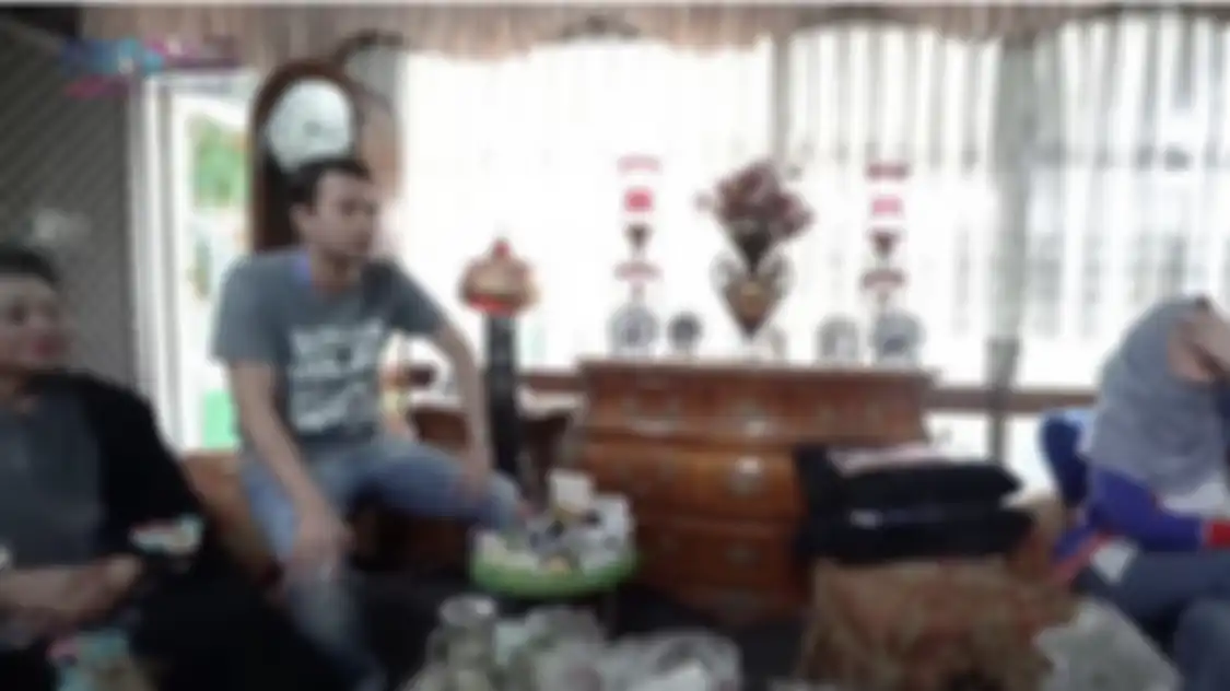 Inilah deretan foto rumah mwwah Mami Popon nenek Raffi Ahmad yang jarang terekspos. Ruang tamunya dipenuhi dekorasi ini.
