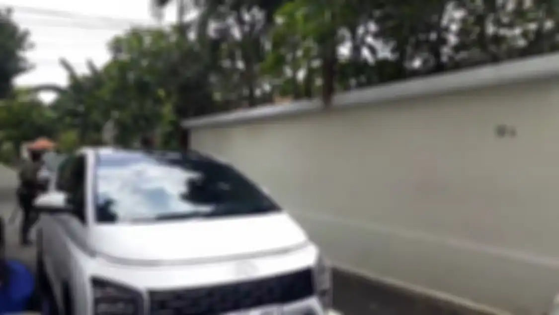 Status rumah mewah Rizky Billar dibongkar Ketua RT gegara polisi olah TKP. Ternyata begini kondisi rumah yang dihuni Lesti Kejora.