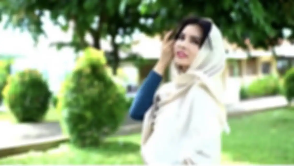 Maria Vania mengakui sedang dekat dengan Billy Syahputra. Apakah fotp Maria Vania pakai hijab jadi kode buat Billy Syahputra?
