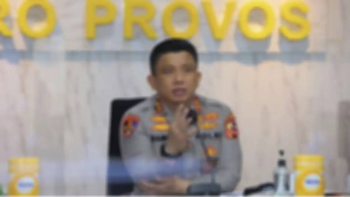 Kapolri punya strategi begini soal konsorsium 303. Nasib Ferdy Sambo ditentukan jenderal bintang 3. Foto kondisi suami Putri Candrawathi dinanti.
