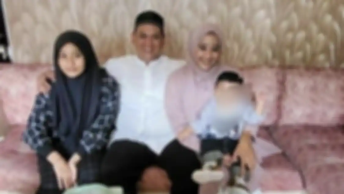Netizen begitu geram melihat foto sosok ayah yang tega bacok anak sendiri hingga tewas di Depok. Betul-betul keji. 