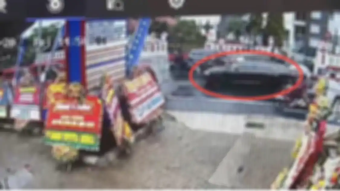 Foto penampakan mobil Audi hitam yang menabrak mahasiswi Cianjur sampai meninggal dunia.