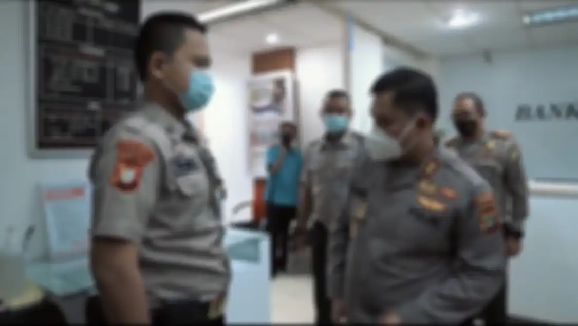 Kapolda Metro Jaya Fadil Imran tampaknya masih geram usai mendengar anggota Polsek Pulogadung disebut menolak laporan korban perampokan. 