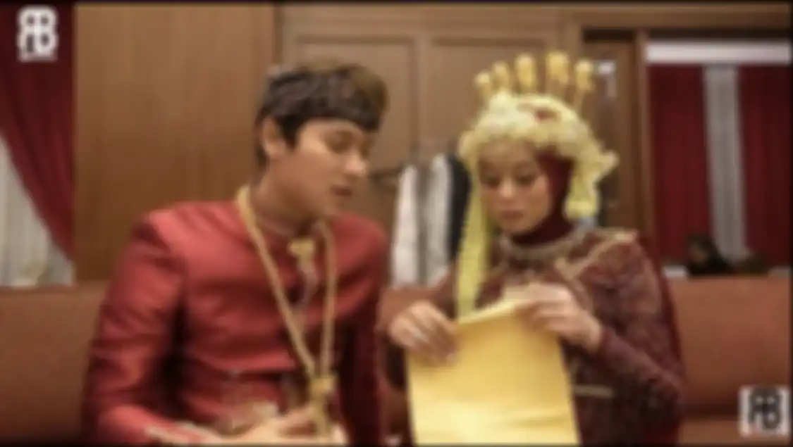 Rizky Billar terlihat panik usai ditanya duit Doni Salmanan yang menjadi kado nikah dengan Lesti Kejora. Foto istrinya bongkar amplop jadi bukti.