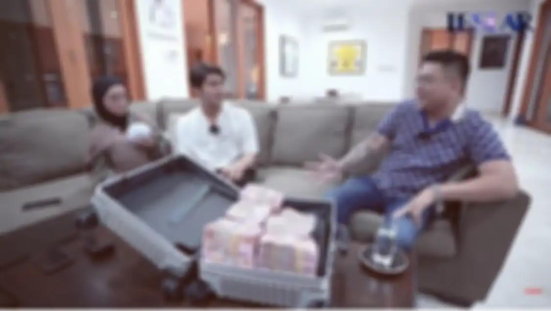 Rizky Billar kembali terseret kasus penipuan robot trading. Rencana buat Baby L akhirnya gagal total. Foto suami Lesti Kejora diendus polisi.