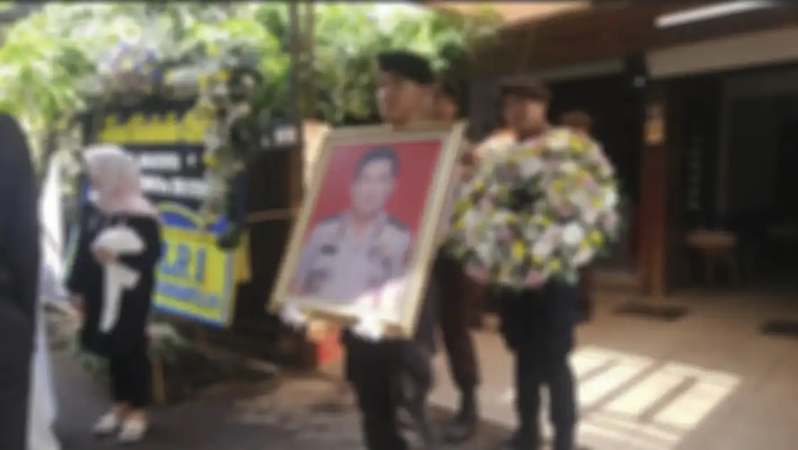 Ayah Kompol Chuck Putranto ternyata pernah menyandang jabatan mentereng di Polri. Kini, anaknya dipecat gegara takut dimarahi Ferdy Sambo.