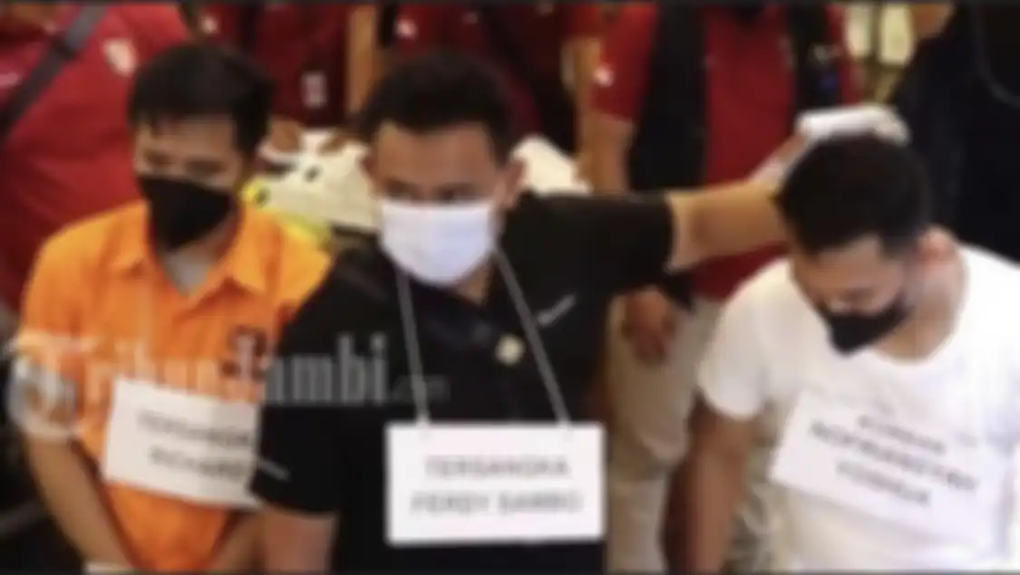 Pengakuan Bharada E soal aksi Ferdy Sambo di TKP terbukti jujur. Dia menembak Brigadir J dengan mata terpejam. Foto sosoknya dapat dukungan.