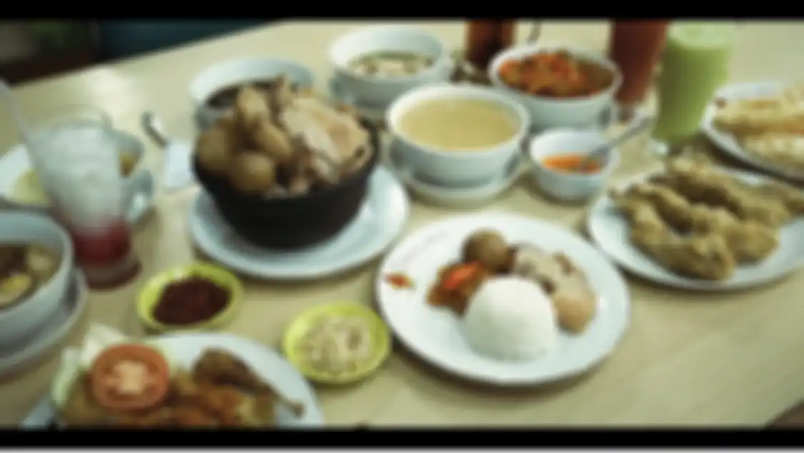 5 tempat wisata kuliner di Solo ini menjadi pilihan Presiden Jokowi. Cocok buat sarapan enak. Foto menunya goda hati.
