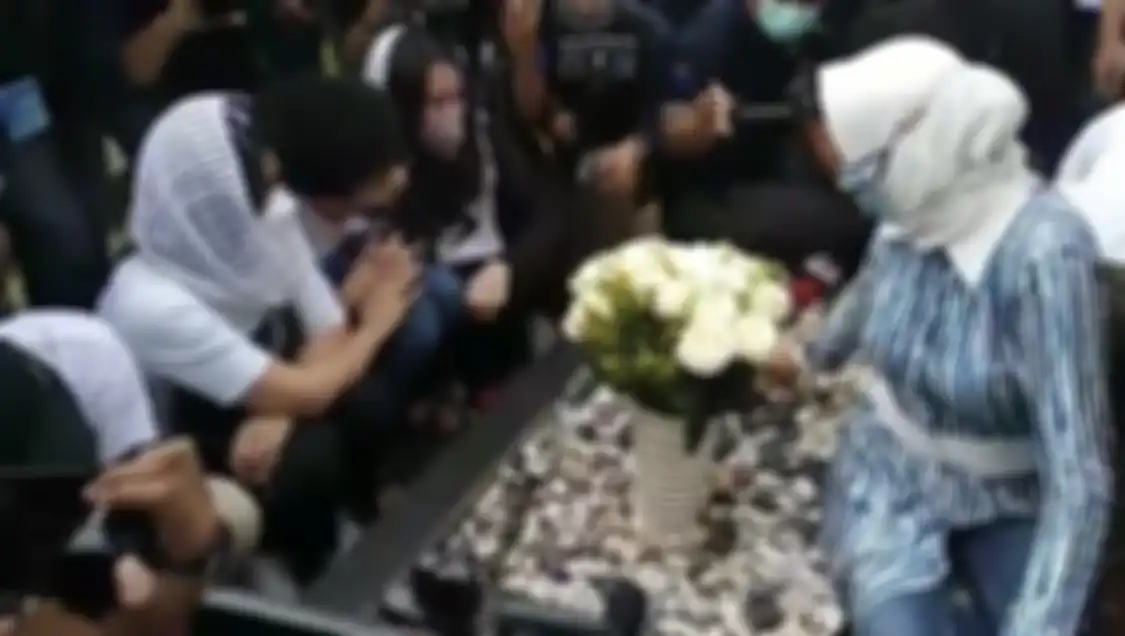 Tabiat asli Angelina Sondakh yang membuat suaminya Adjie Massaid khawatir dibongkar. Foto perubahan mantan anggota DPR jadi sorotan.
