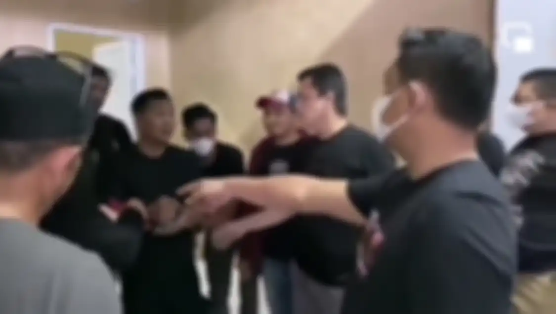Kasatpol PP Makassar Iqbal Asnan terancam hukuman mati gegara menjadi otak pembunuhan pegawai Dishub. Begini motifnya.
