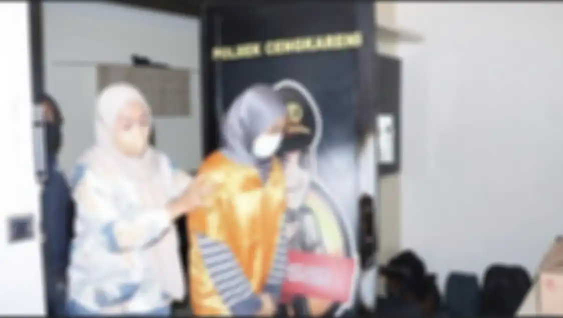 Neneng Umaya yang murka gegara akan diceraikan suaminya mengaku eksekusi Dini Nurdiani sendirian. Begini peran suami Neneng. 