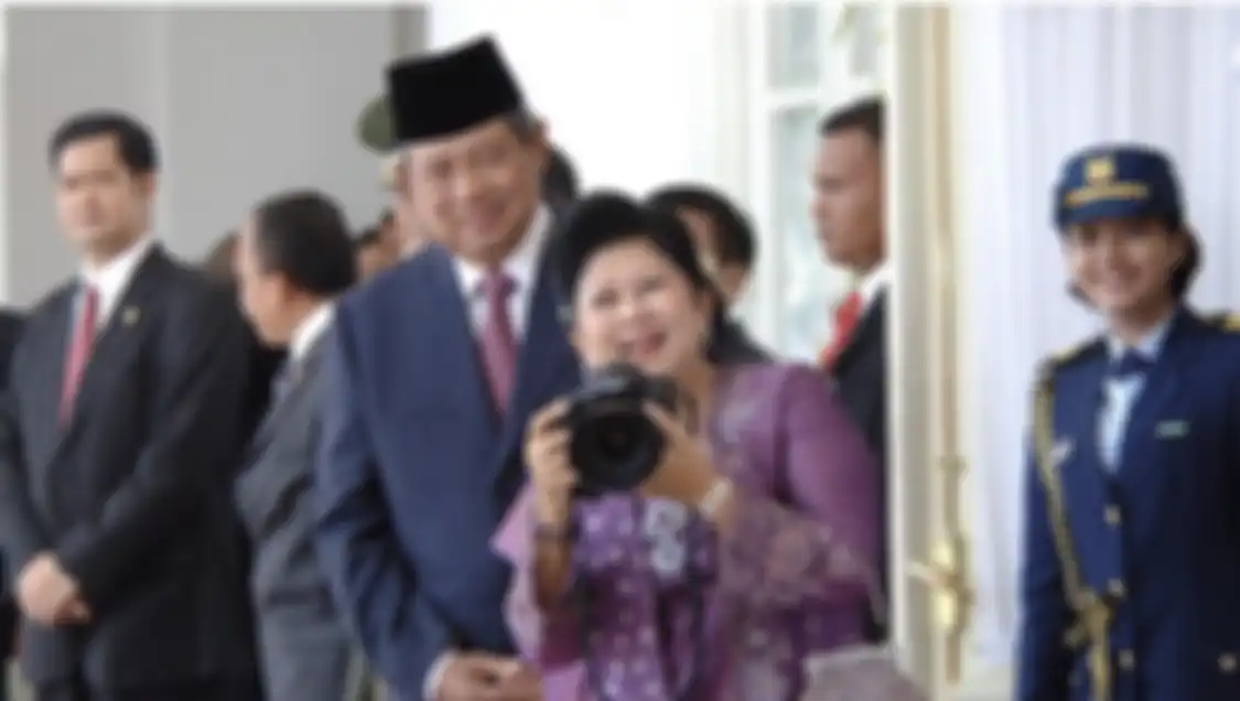 Ani Yudhoyono punya kebiasaan begini saat merayakan hari ulang tahun. Hati anak SBY remuk melihat foto kebaya sang ibunda. 
