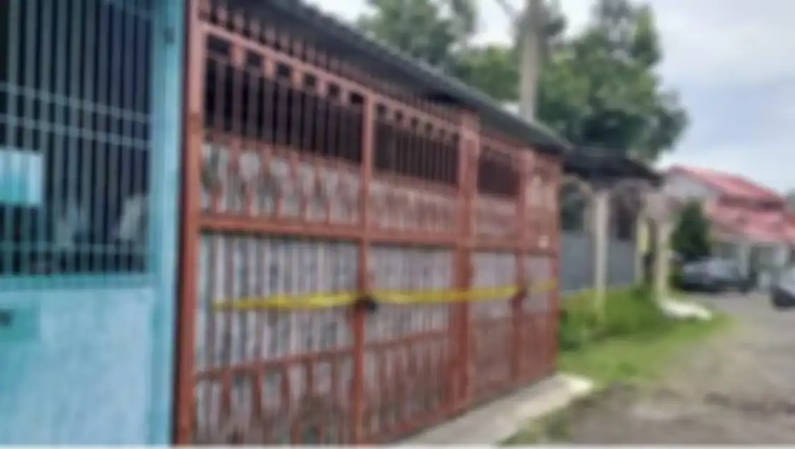 Terkuak foto interior rumah sekeluarga tewas diduga tak makan minum dalam waktu cukup lama. Ternyata didominasi warna ini.