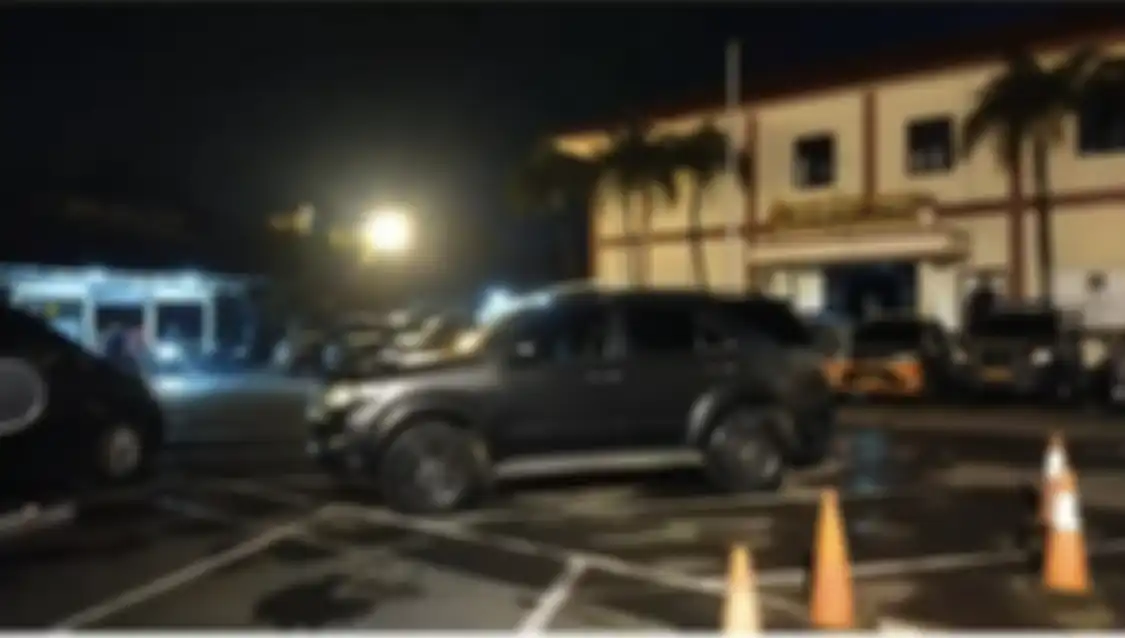 Mobil Fortuner Daus Mini ditangkap polisi. Mobilnya disebut memakai pelat bodong hingga harus menginap di kantor polisi. 