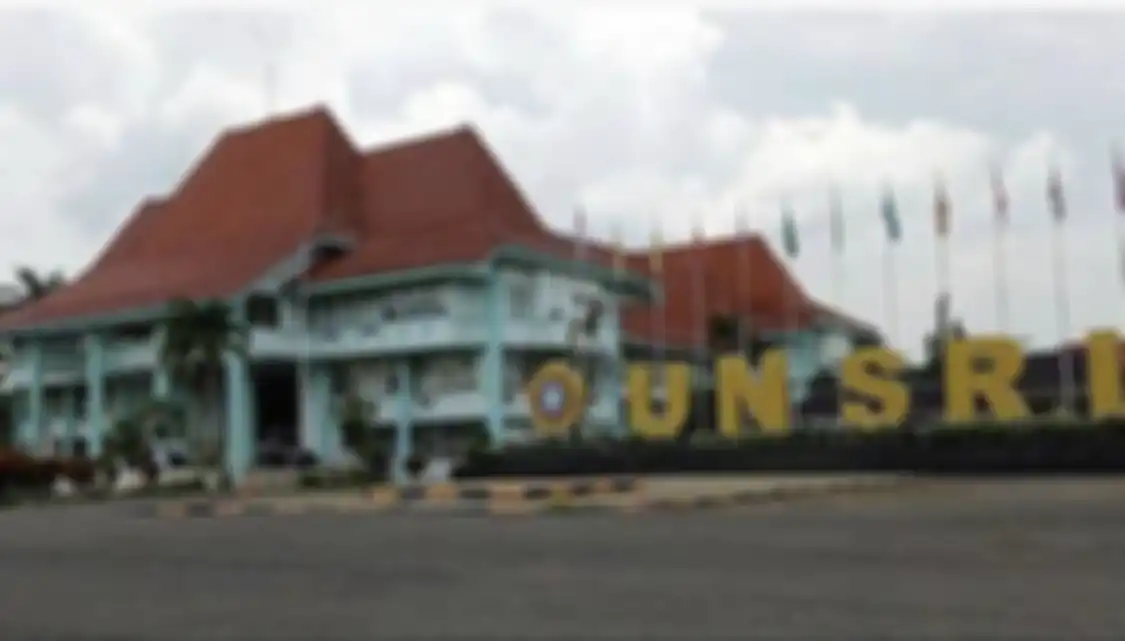 Dari foto olah TKP aksi bejat dosen Unsri yang beredar, mahasiswi DR lebih banyak menyembunyikan wajahnya. 
