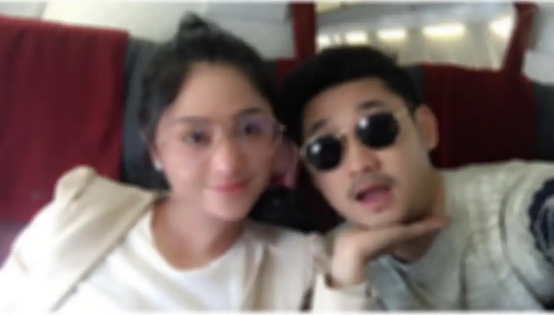 Dewi Perssik ungkap alasan posting foto test pack. Dia ogah menyebut nama Angga Wijaya. Ikatan batinya itu kuat. 