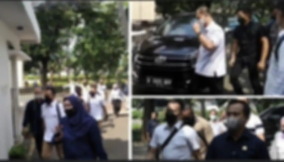 Bharada E akhirnya muncul ke publik usai dapat ultimatum dari sosok ini. Dia datang ke Komnas HAM dengan dikawa ketat. Ini foto terkininya.