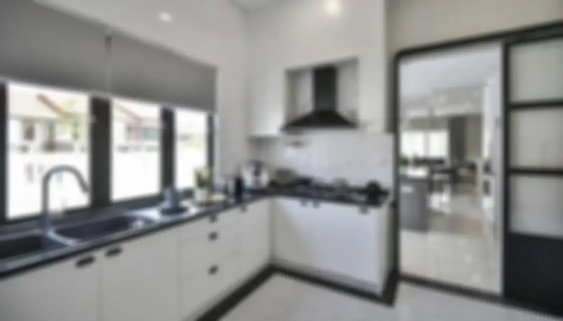 Foto interior rumah minimalis ini tampak berbeda dari yang lainnya. Desain dapur basah direnovasi pakai gaya tak biasa. 