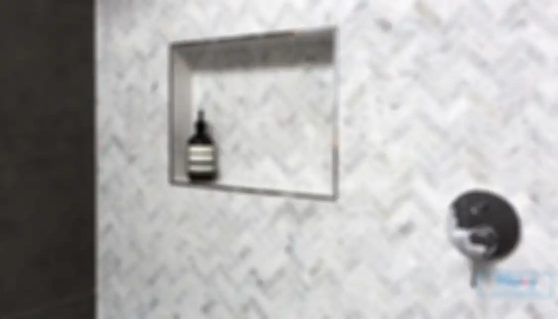 Banyak pemilik rumah minimalis yang belum tahu. Begini cara bikin adem kamar mandi mungil. Foto hasil renovasinya disorot.