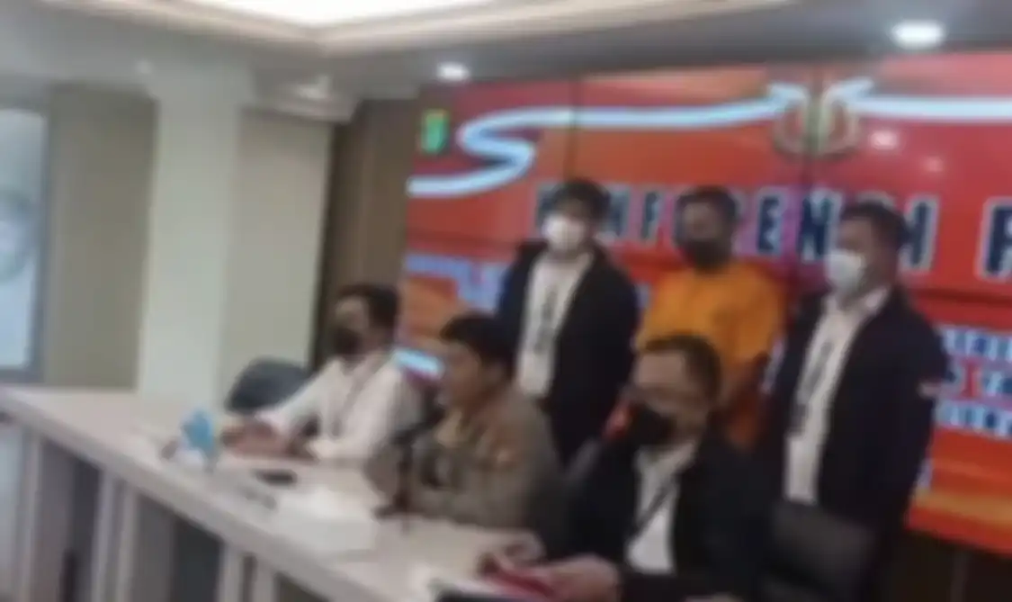 Anak Ali Fanser Ketum Pemuda Pejuang Bravo 5 jadi tersangka. Ternyata hidung anak anggota DPR berdarah bukan karena dibogem Ali Fanser.