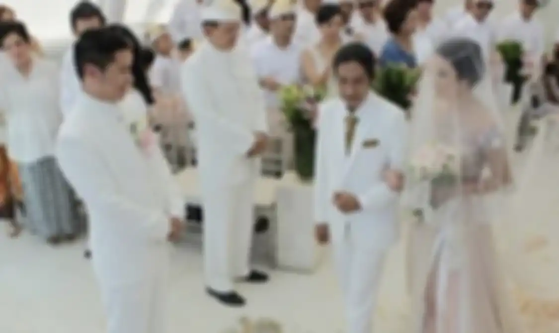 Foto Gisel mesra dengan ayah dan ibunya yang berbeda agama menjadi sorotan. 