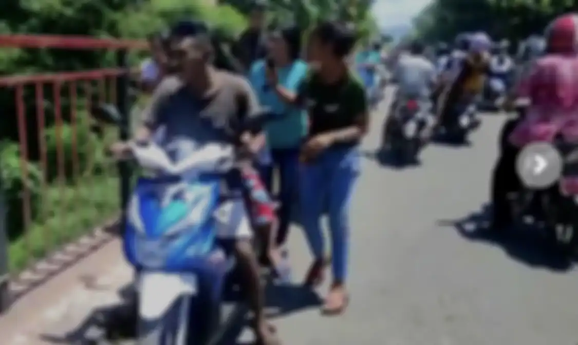 Foto kepanikan warga NTT muncul di media sosial. Namun, ada netizen yang membagikan foto tsunami Flores 29 tahun lalu.