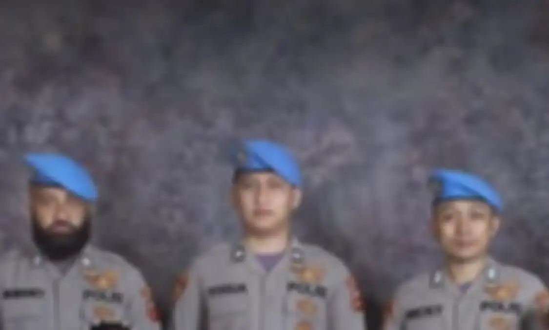Rekaman CCTV mengungkap Brigadir J sibuk lakukan ini sebelum insiden baku tembak. Pantas pesan WA kekasihnya cuma dibaca.