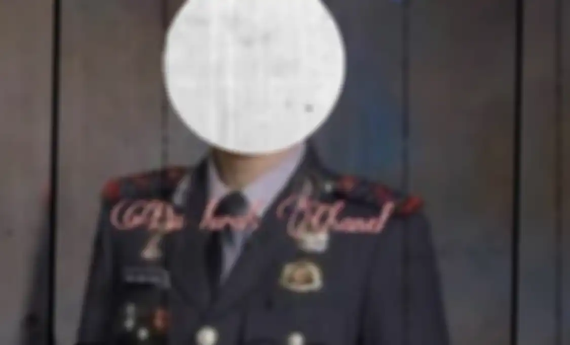 Foto wajah Bharada E yang menewaskan Brigadir Yosua sengaja ditutup-tutupi. Keluarga almarhum sampai penasaran alasannya. 