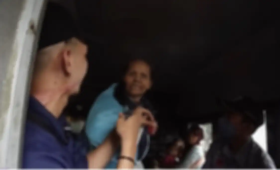 Ibunda Tiko yang mengalami depresi usai ditinggal pergi suami hidup dengan segala keterbatasan di rumah mewah terbengkalai.