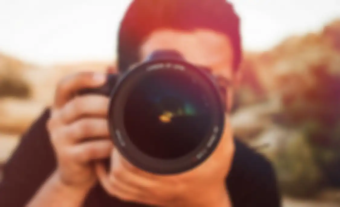 Jangan anggap sepele cara menekan tombol shutter di kamera yang kita gunakan. Akibatnya, kita bisa menyesal.
