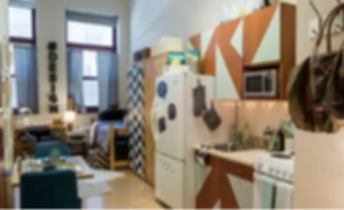 Desain dapur sederhana dan kamar mandi dalam ubah tempat kost jadi nyaman. Tampilan mungil nan estetik. Ini foto buktinya.