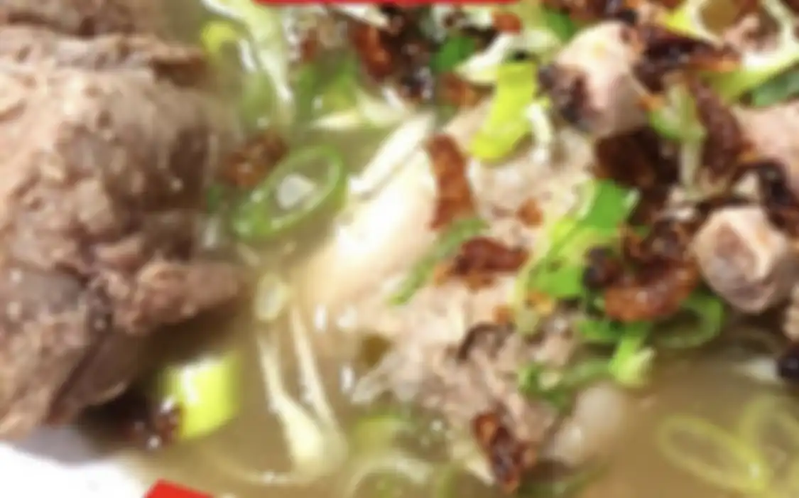 Mencari sarapan enak di Manado Sulawesi Utara? Inilah 5 tempat wisata kuliner yang wajib dicicipi. Cek yuk foto menunya.