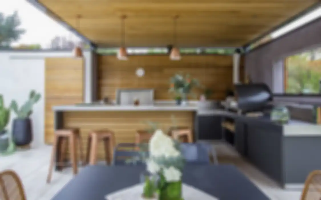 Desain dapur terbuka anti pengap bikin kepo pemilik rumah. Sebab, model atapnya dibuat begini. Foto hasilnya dibahas.