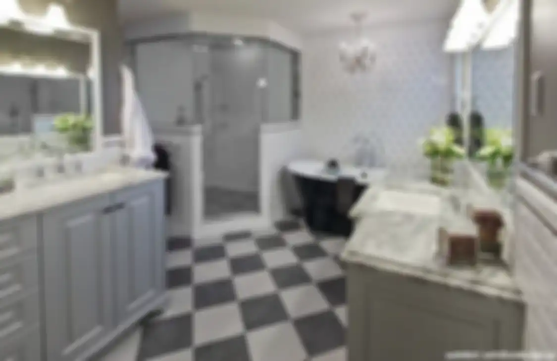 Kamar mandi mungil terlihat lega lantaran shower sengaja dipindah ke bagian ini. Foto interiornya sampai jadi referensi. 