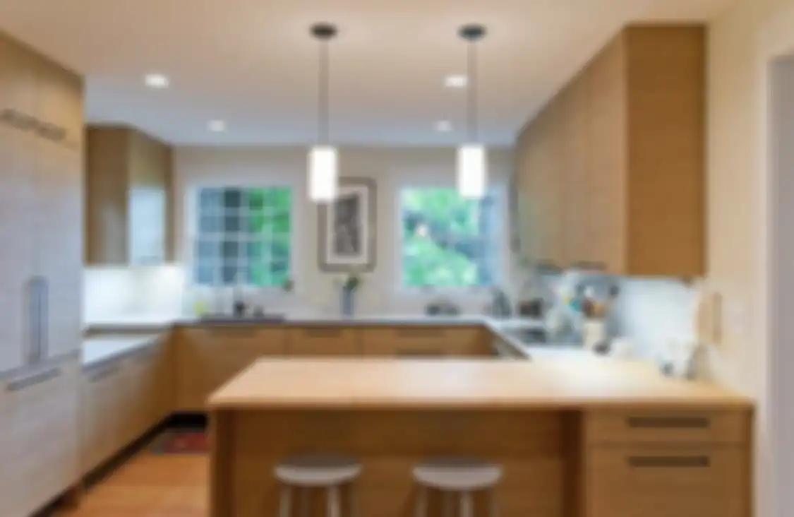 Desain dapur bersih terlihat cantik karena dipasangi lampu gantung model ini. Foto hasilnya jadi rujukan. 