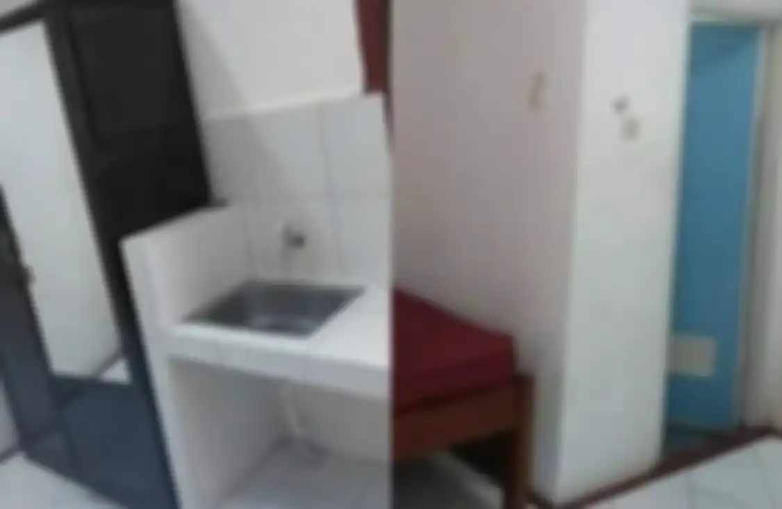 Desain dapur sederhana dan kamar mandi dalam ubah tempat kost jadi nyaman. Tampilan mungil nan estetik. Ini foto buktinya.