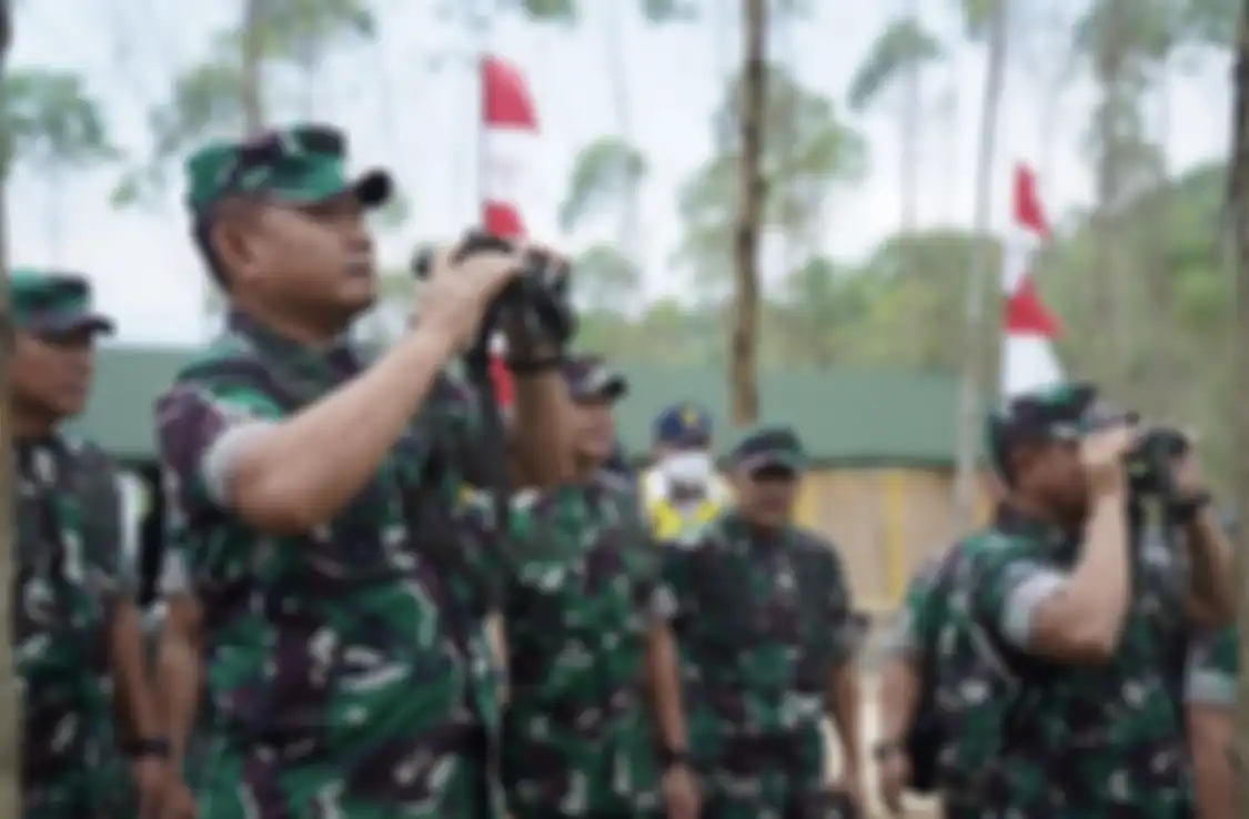 KSAD Jenderal Dudung meminta anggotanya jangan jadi ayam sayur. Pantas prajurit TNI satu Indonesia geruduk Effendi Simbolon. 