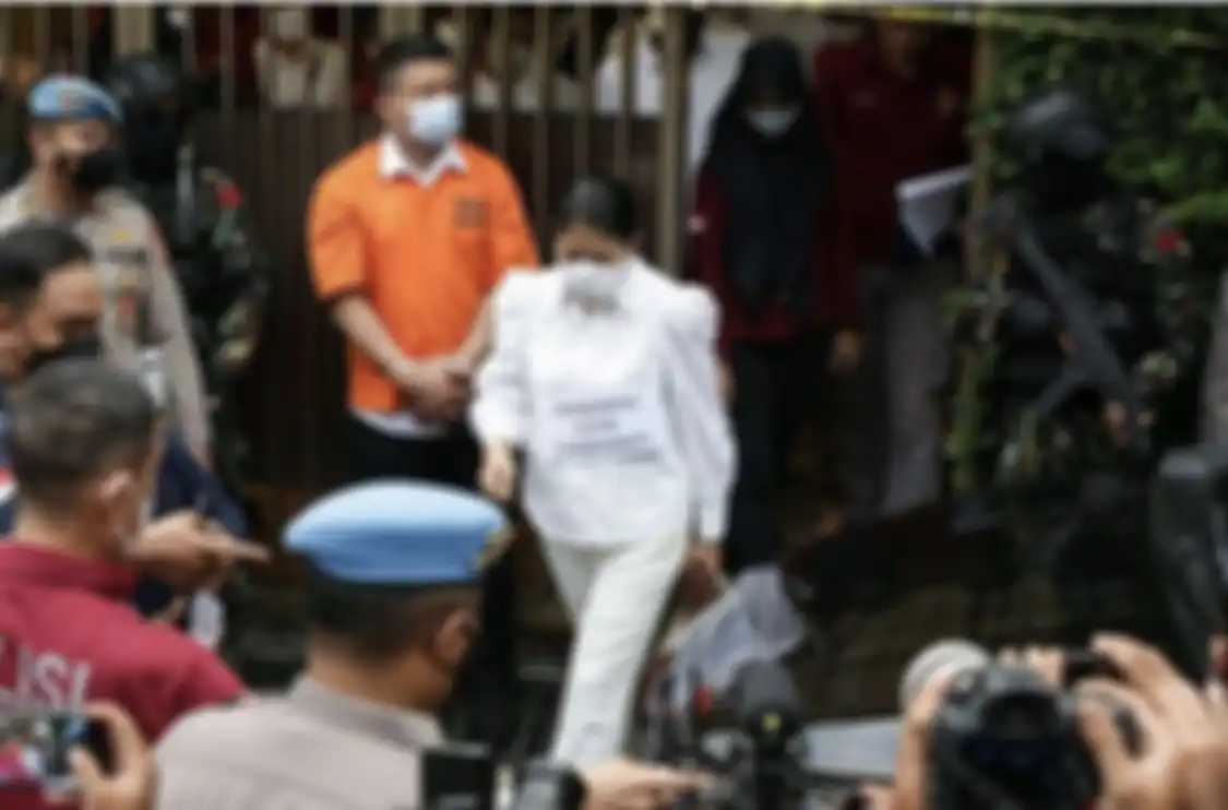 Irjen Ferdy Sambo sempat curiga istrinya main api dengan sosok ini. Bareskrim sengaja tutupi hasil lie detector Putri Candrawathi. 