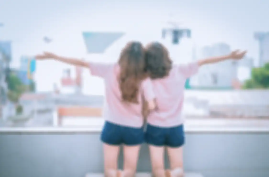 Cara foto mirror selfie dengan memakai iPhone. Cuma menerapkan trik sederhana, hasil luar biasa.