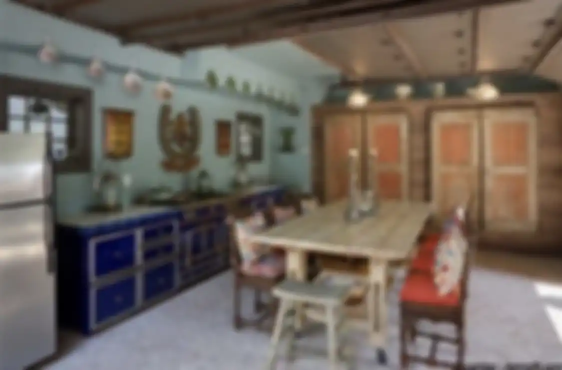 Pemilik rumah bosan melihat foto desain dapur mungil tampil monoton. Gaya eklektik menjadi pilihan unik di rumah minimalis.