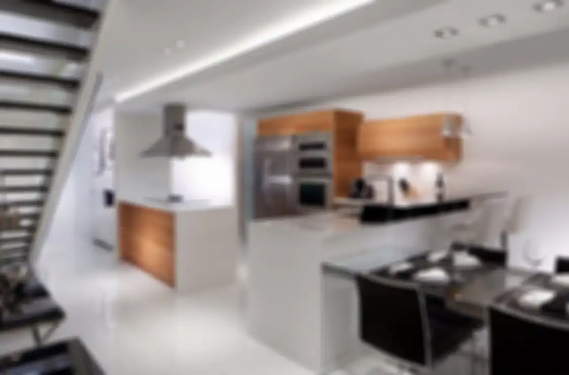 Desain dapur monokrom jadi incaran pemilik rumah minimalis. Foto dekorasinya terlihat berkarakter dengan perabotan model ini.