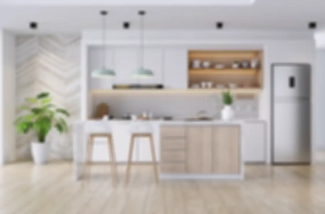 Rak terbuka yang dipasang di dapur sempit rumah minimalis memberikan tampilan area masak seperti begini.