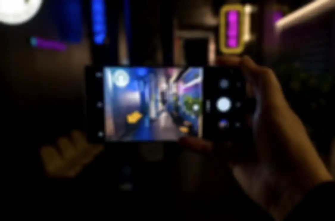 Dengan penggunaan sensor kecil ini, kemampuan fotografi smartphone makin mumpuni.