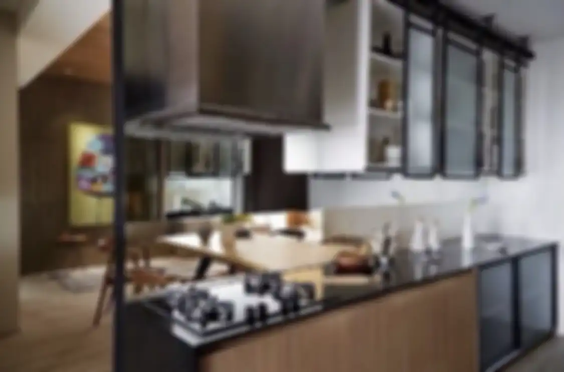 Desain meja dapur di rumah minimalis ini bikin mertua ikut rajin memasak. Coba yuk ganti dengan material kokoh ini. Intip foto inspirasinya.