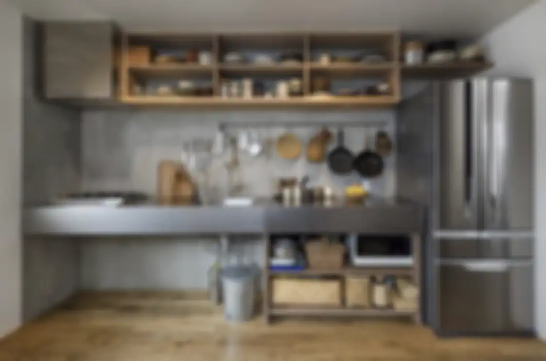 Desain kolong dapur sederhana nerhasil bikin Ibu-ibu melongo. Area memasak tanpa kitchen set tampak cantik. 7 foto aplikasinya jadi bukti.